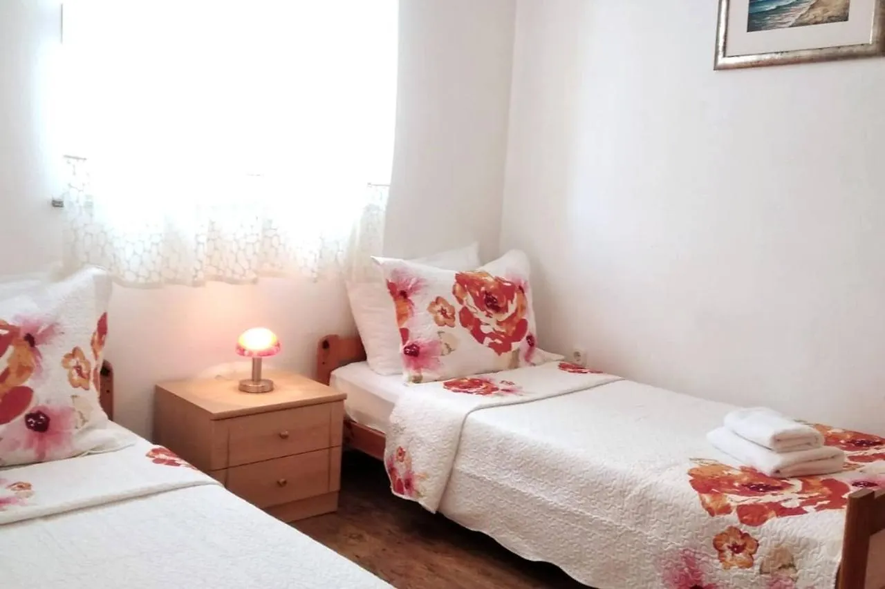 Relax At 2Br Oasis In Zadar Apartment